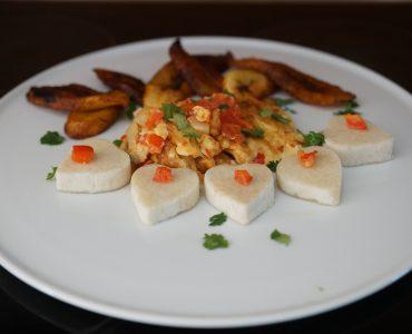 Fried Egg, Yam and Fried Plantain | Nigerian breakfast recipe